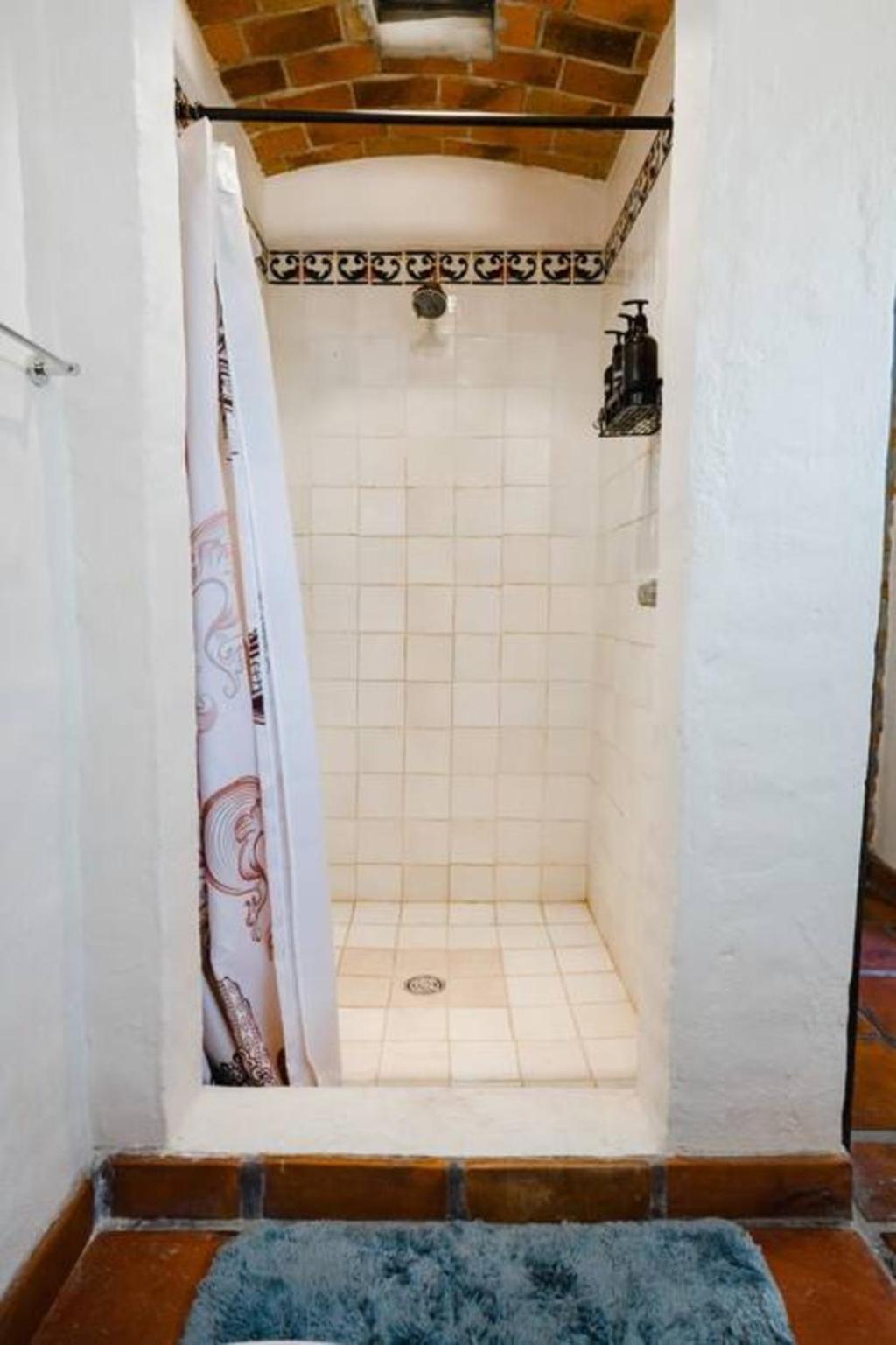 Enjoy Ac In The Queen'S Suite At Inn Ajijic Exterior photo