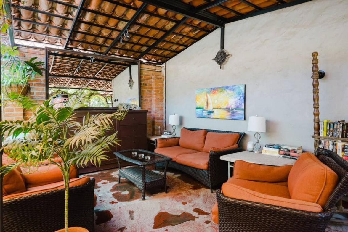 Enjoy Ac In The Queen'S Suite At Inn Ajijic Exterior photo