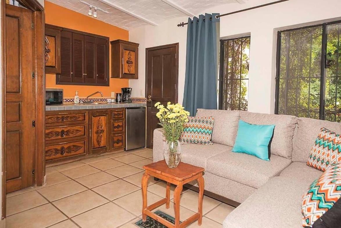 Enjoy Ac In The Queen'S Suite At Inn Ajijic Exterior photo